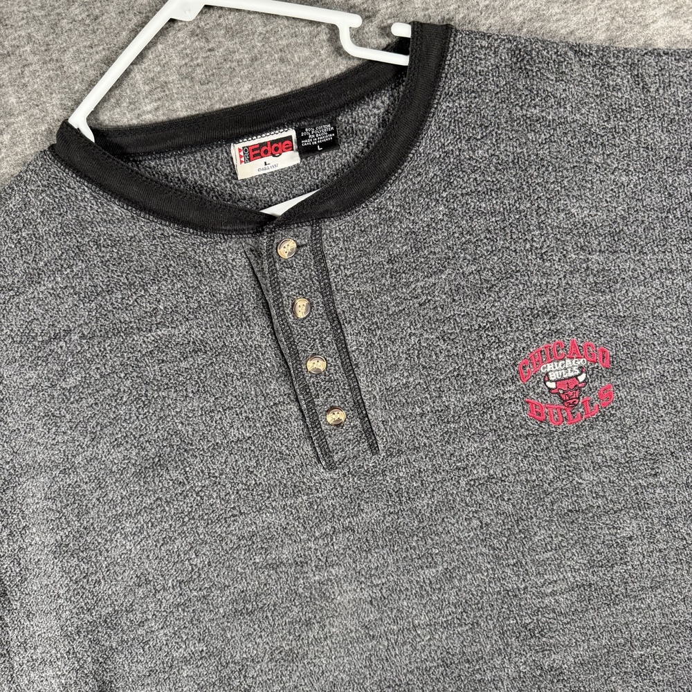 Vintage 1997 Chicago Bulls Pro Edge Henley Shirt Men’s L Gray Embroidered NBA